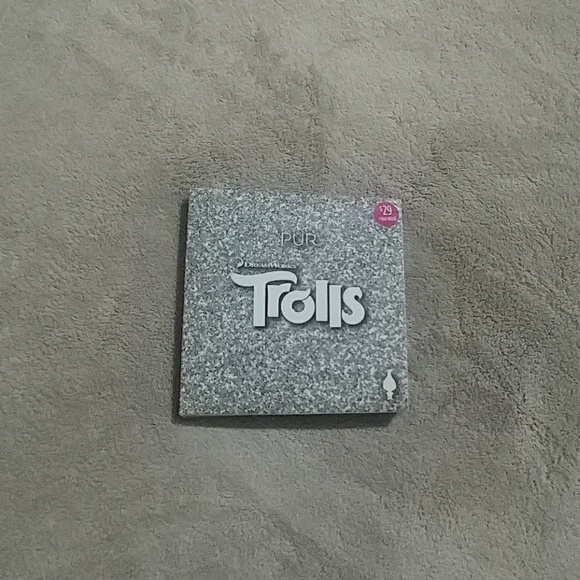 Pür Eyeshadow Palette - Picture 1 of 4